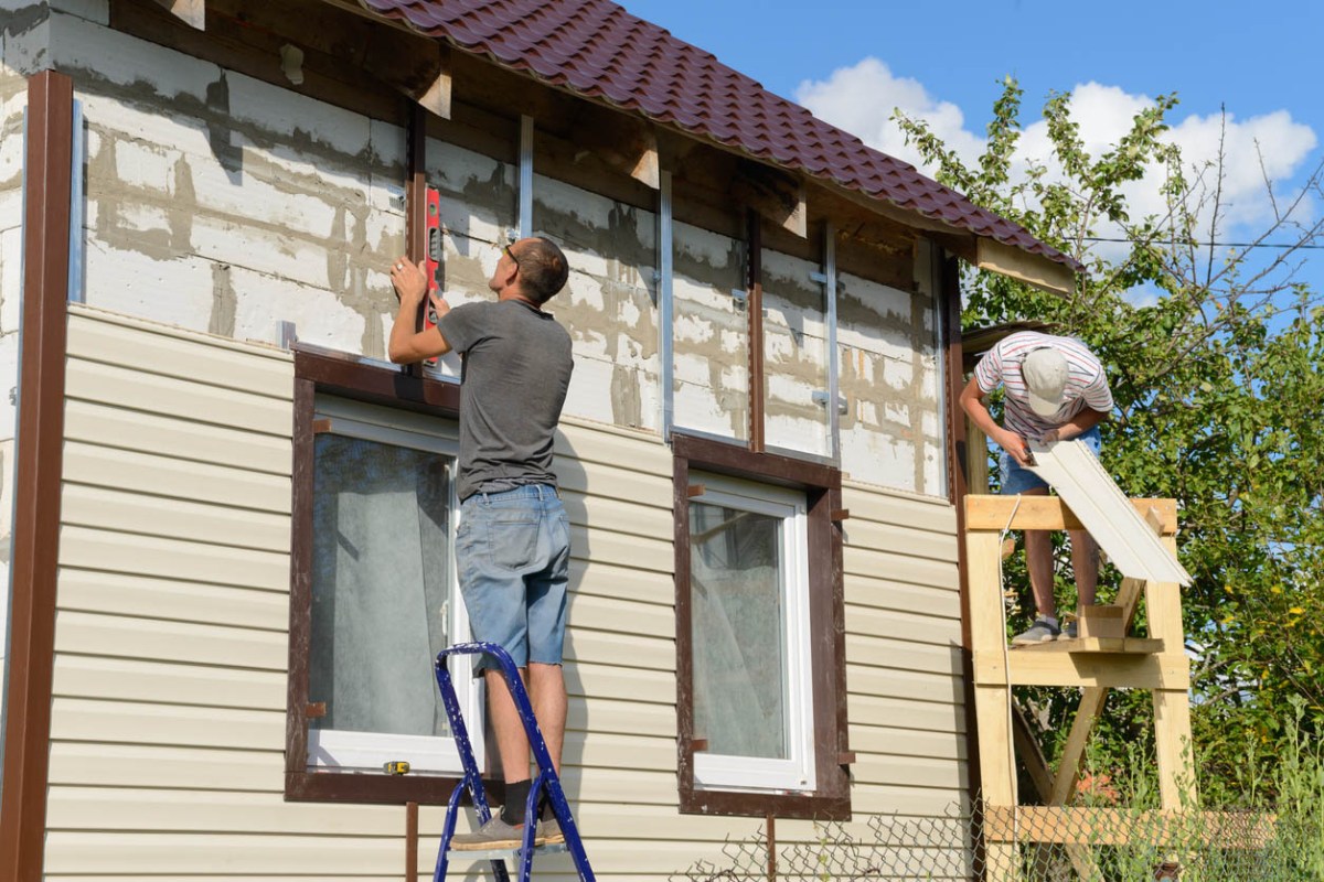 How Much Does Vinyl Siding Cost? (2024 Data)